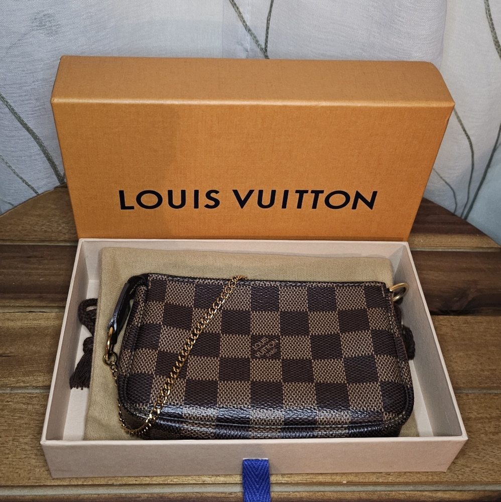 EUC Louis Vuitton Mini Pochette Accessories Damier Ebene with Box and Dust Cover